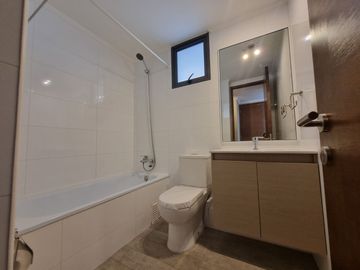 Venta de Lindo Depto. de 2 dormitorios 2 baños. Metro Pedro de Valdivia, Providencia.