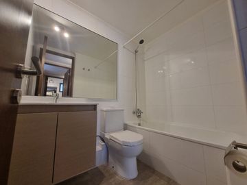 Venta de Lindo Depto. de 2 dormitorios 2 baños. Metro Pedro de Valdivia, Providencia.