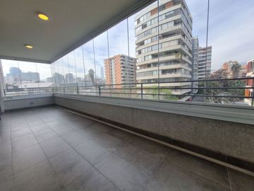Venta de Lindo Depto. de 2 dormitorios 2 baños. Metro Pedro de Valdivia, Providencia.