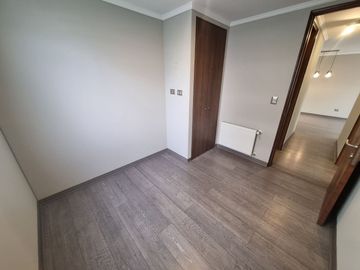Venta de Lindo Depto. de 2 dormitorios 2 baños. Metro Pedro de Valdivia, Providencia.