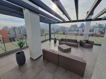 Venta de Lindo Depto. de 2 dormitorios 2 baños. Metro Pedro de Valdivia, Providencia.