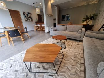 Venta de Lindo Depto. de 2 dormitorios 2 baños. Metro Pedro de Valdivia, Providencia.