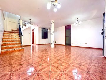 Vendo EXCLUSIVA Casa en ESQUINA frente PARQUE y la ANGOSTURA ICA!