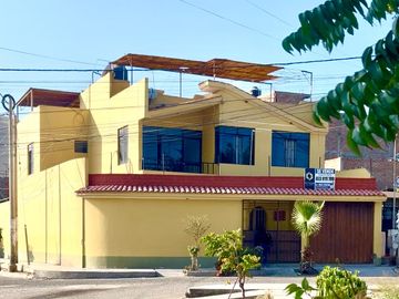 Vendo EXCLUSIVA Casa en ESQUINA frente PARQUE y la ANGOSTURA ICA!