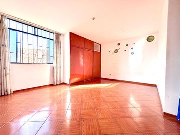 Vendo EXCLUSIVA Casa en ESQUINA frente PARQUE y la ANGOSTURA ICA!
