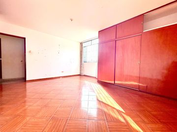 Vendo EXCLUSIVA Casa en ESQUINA frente PARQUE y la ANGOSTURA ICA!