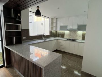 Casa de estreno en venta, Urb. Campo Verde - Cerro Colorado