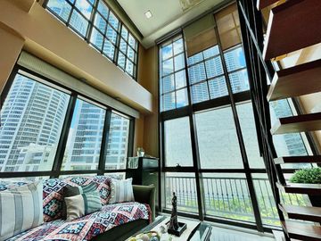 📍 Joya Lofts Rockwell