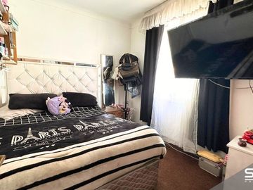 SE VENDE LINDA Y AMPLIA CASA DEL EMBLEMÁTICO JORGE PEDREROS CON EXCELENTE UBICACION Y EN UN SECTOR TRANQUILO.