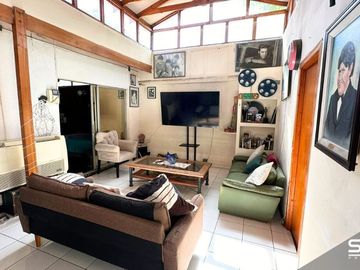 SE VENDE LINDA Y AMPLIA CASA DEL EMBLEMÁTICO JORGE PEDREROS CON EXCELENTE UBICACION Y EN UN SECTOR TRANQUILO.