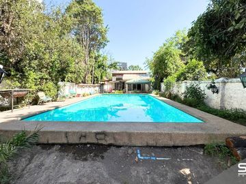 SE VENDE LINDA Y AMPLIA CASA DEL EMBLEMÁTICO JORGE PEDREROS CON EXCELENTE UBICACION Y EN UN SECTOR TRANQUILO.