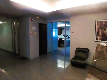 OPORTUNIDAD!! SE VENDE AMPLIA OFICINA EN SURCO, A UN PASO DE AV. BENAVIDES