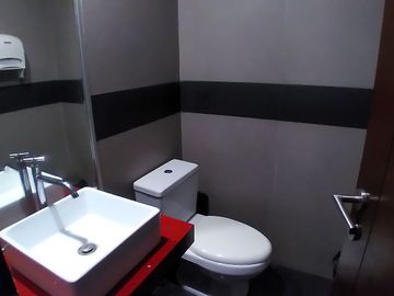 OPORTUNIDAD!! SE VENDE AMPLIA OFICINA EN SURCO, A UN PASO DE AV. BENAVIDES