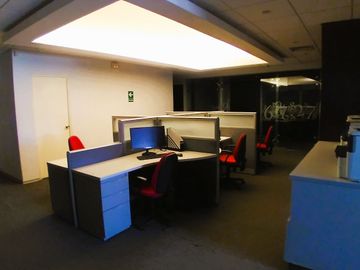 OPORTUNIDAD!! SE VENDE AMPLIA OFICINA EN SURCO, A UN PASO DE AV. BENAVIDES