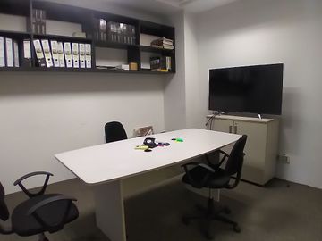 OPORTUNIDAD!! SE VENDE AMPLIA OFICINA EN SURCO, A UN PASO DE AV. BENAVIDES