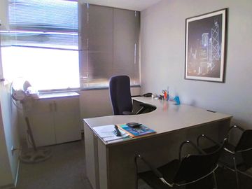 OPORTUNIDAD!! SE VENDE AMPLIA OFICINA EN SURCO, A UN PASO DE AV. BENAVIDES