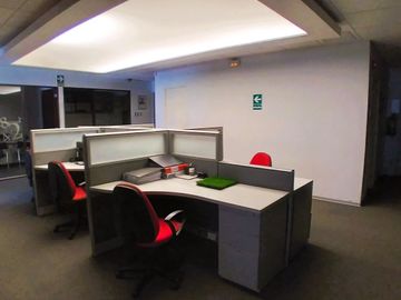 OPORTUNIDAD!! SE VENDE AMPLIA OFICINA EN SURCO, A UN PASO DE AV. BENAVIDES