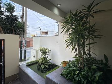 🔸 Impecable y acogedor departamento con excelente ubicación, ideal para 1 o 2 personas. Cerca de parques y centros comerciales