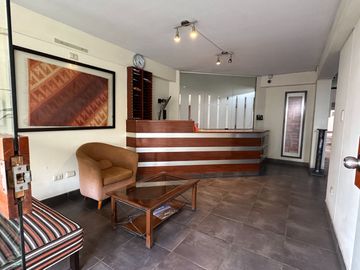 🔸 Impecable y acogedor departamento con excelente ubicación, ideal para 1 o 2 personas. Cerca de parques y centros comerciales