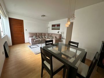 🔸 Impecable y acogedor departamento con excelente ubicación, ideal para 1 o 2 personas. Cerca de parques y centros comerciales