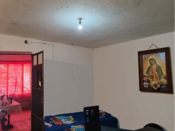 Casa para remodelar en venta en el oriente de Guadalajara a una cuadra del Parque de la Solidaridad