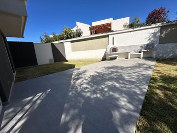 Casa de venta a estrenar en nayón dentro de urbanización