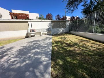 Casa de venta a estrenar en nayón dentro de urbanización