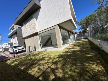 Casa de venta a estrenar en nayón dentro de urbanización
