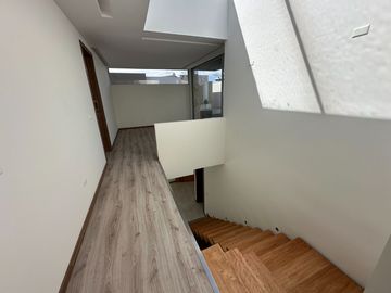 Casa de venta a estrenar en nayón dentro de urbanización