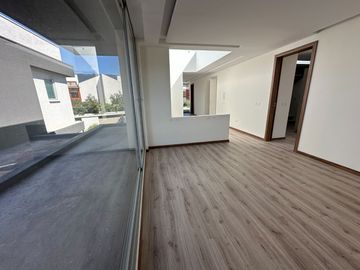 Casa de venta a estrenar en nayón dentro de urbanización