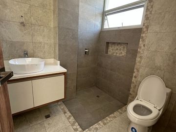 Casa de venta a estrenar en nayón dentro de urbanización