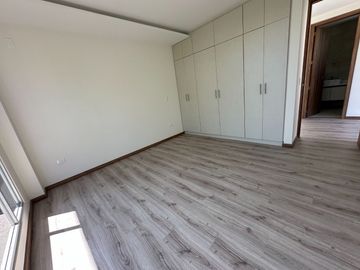 Casa de venta a estrenar en nayón dentro de urbanización