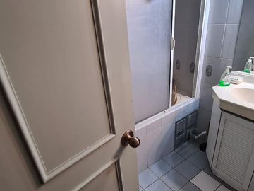 AMPLIO  DEPTO, LAS CONDES - A PASOS DEL METRO.