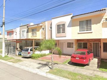 VENTA DE CASA GRANDE EN LAZARO CÁRDENAS, COL. TESISTÁN, ZAPOPAN, JALISCO