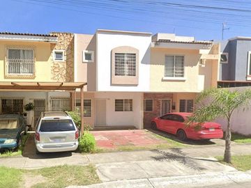 VENTA DE CASA GRANDE EN LAZARO CÁRDENAS, COL. TESISTÁN, ZAPOPAN, JALISCO
