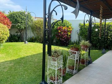 Casa en Camacho de 1,016 m² con 4 dormitorios y piscina en La Molina