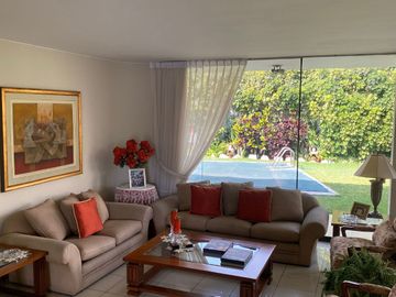 Casa en Camacho de 1,016 m² con 4 dormitorios y piscina en La Molina