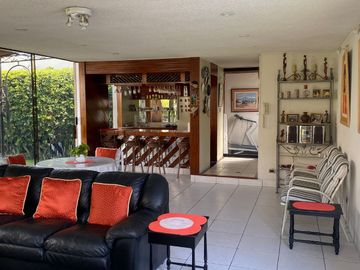 Casa en Camacho de 1,016 m² con 4 dormitorios y piscina en La Molina