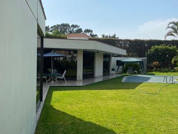 Casa en Camacho de 1,016 m² con 4 dormitorios y piscina en La Molina