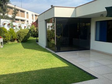 Casa en Camacho de 1,016 m² con 4 dormitorios y piscina en La Molina
