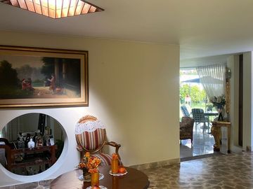 Casa en Camacho de 1,016 m² con 4 dormitorios y piscina en La Molina