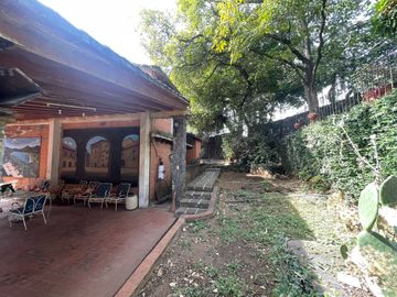 Casa que se vende como Terreno, Colonia Delicias, Cuernavaca, Morelos.