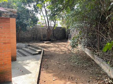 Casa que se vende como Terreno, Colonia Delicias, Cuernavaca, Morelos.