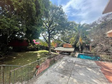 Casa que se vende como Terreno, Colonia Delicias, Cuernavaca, Morelos.