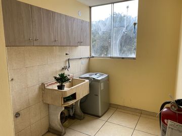 OPORTUNIDAD INVERSIONISTAS: EDIFICIO DE 6 PISOS EN VENTA frente a MEGAPLAZA