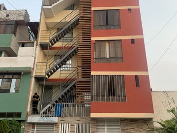 OPORTUNIDAD INVERSIONISTAS: EDIFICIO DE 6 PISOS EN VENTA frente a MEGAPLAZA