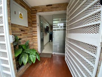 OPORTUNIDAD INVERSIONISTAS: EDIFICIO DE 6 PISOS EN VENTA frente a MEGAPLAZA