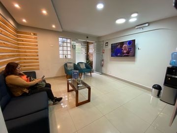 OPORTUNIDAD INVERSIONISTAS: EDIFICIO DE 6 PISOS EN VENTA frente a MEGAPLAZA