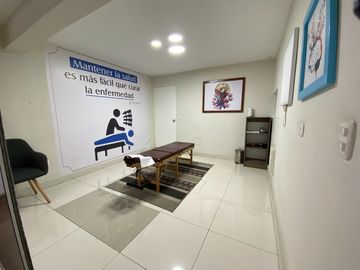 OPORTUNIDAD INVERSIONISTAS: EDIFICIO DE 6 PISOS EN VENTA frente a MEGAPLAZA