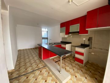 OPORTUNIDAD INVERSIONISTAS: EDIFICIO DE 6 PISOS EN VENTA frente a MEGAPLAZA